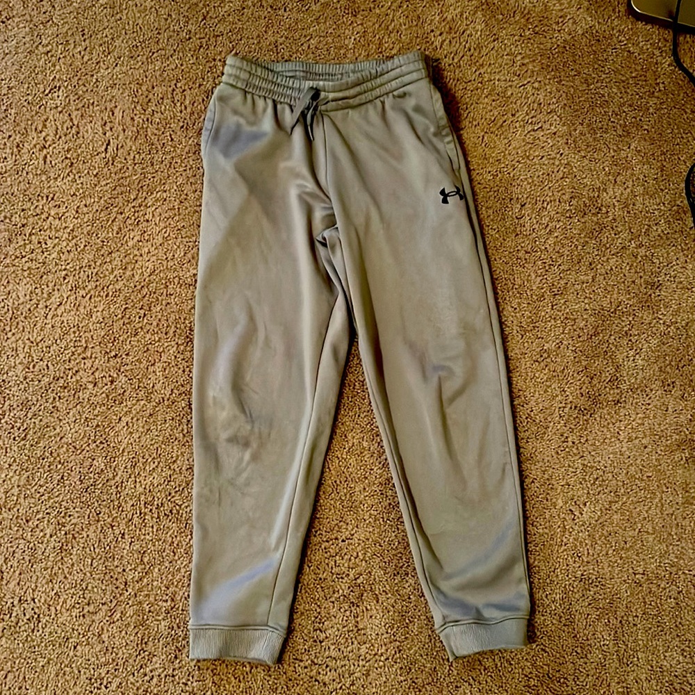 Kids grey sweat pants from under armour, size M
